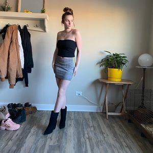 Plaid skirt with yellow detail on side